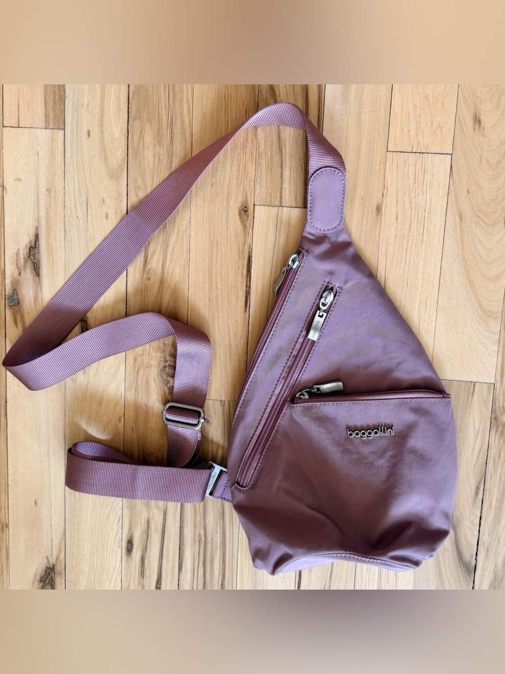 BAGGALLINI BEAUTIFUL SOFT PURPLE SLING BAG EXCELLENT